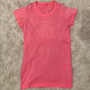HOT PINK LULULEMON SWIFTLY TECH